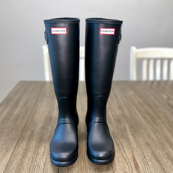 Hunter Women’s Original Matte Tour Buckle Strap Rain Boots - Picture 3 of 14